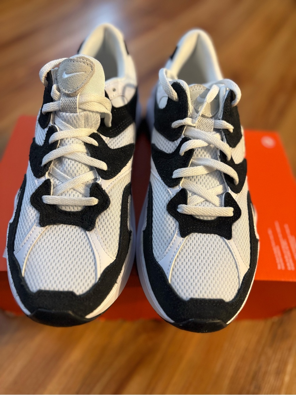 Nike Women AL8 “White Black” sz 10